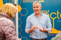 Exhibitors-interacting-with-customers