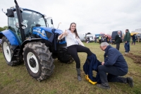 Rose of Tralee Jennifer Byrne, Offaly has some assistance from Billy Shaw when removing her overalls