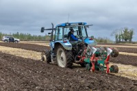 Seamus Duggan ploughing reversible at the Laois Ploughing match on the lands of the Duggan family in Durrow.
Photo: Alf Harvey.