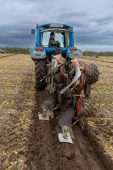 Jim Ryan from Ballacolla ploughing in the Senior Reversible at the South Laois Ploughing match on the lands of the Duggan family in Durrow.
Photo: Alf Harvey.