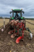 Keir Lilley from Ballacolla ploughing in the Senior Reversible at the South Laois Ploughing match on the lands of the Duggan family in Durrow.
Photo: Alf Harvey.