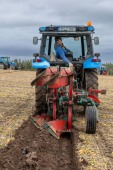 Thomas Cushen from Portlaoise ploughing at the South Laois Ploughing match on the lands of the Duggan family in Durrow.
Photo: Alf Harvey.