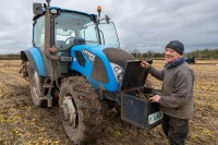 Jim Ryan from Ballacolla ploughing in the Senior Reversible at the South Laois Ploughing match on the lands of the Duggan family in Durrow.
Photo: Alf Harvey.